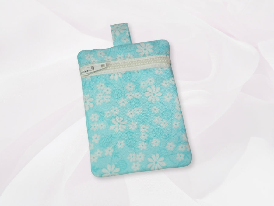 [LAST PIECE] Zippy Pouch Aqua Daisies